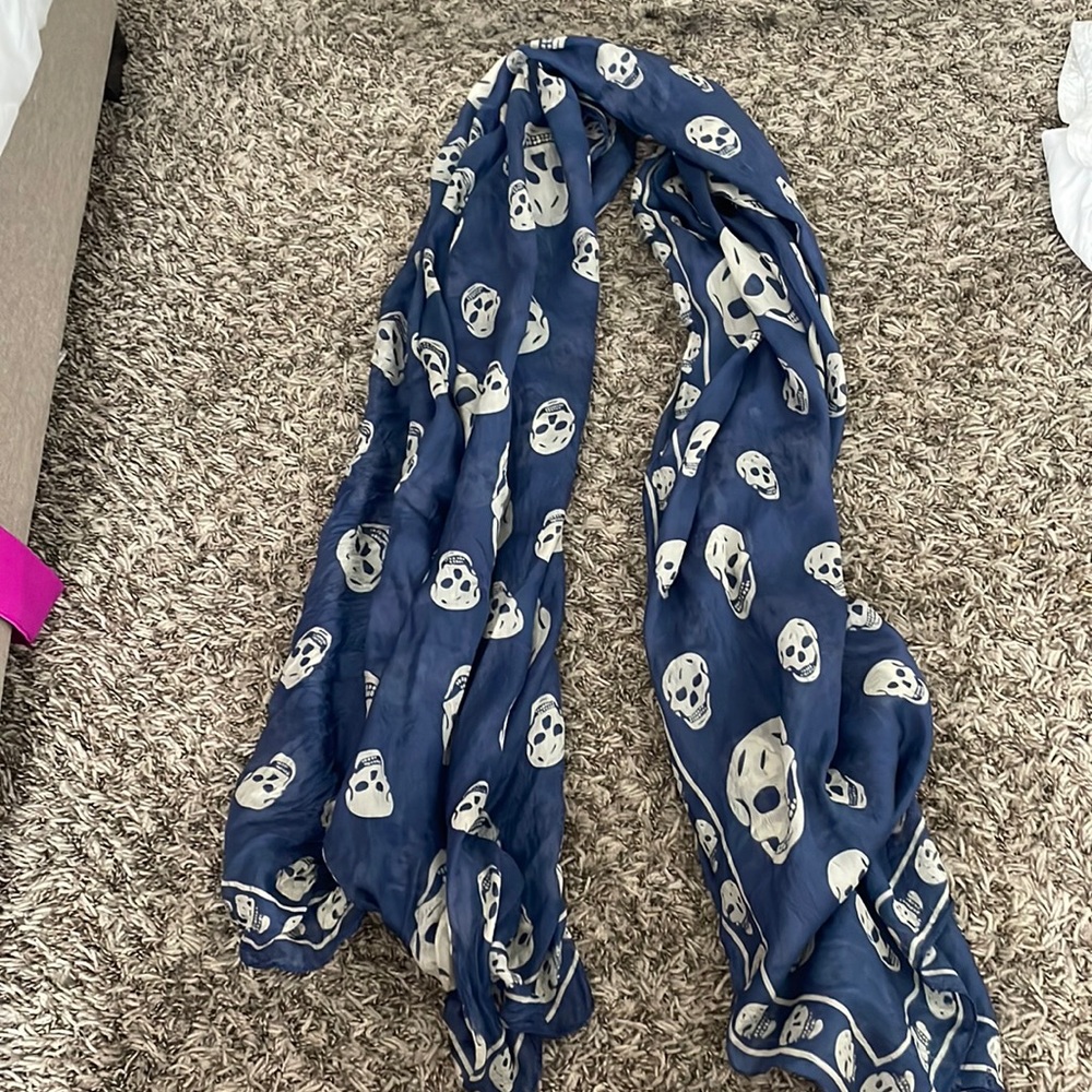 Skull scarf